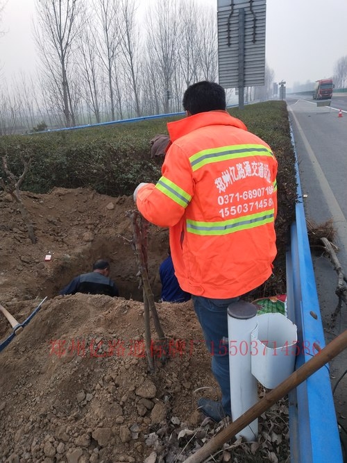 荆州荆州高速公路标志牌基础施工案例